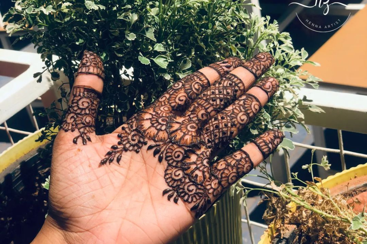 7 Arabic Mehndi Designs To Practise On For Your Next Festive Invitation Of 2023