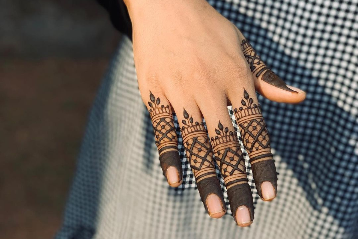 7 Finger Mehndi Designs Which Look Sleek And Modern For You To Try In 2023