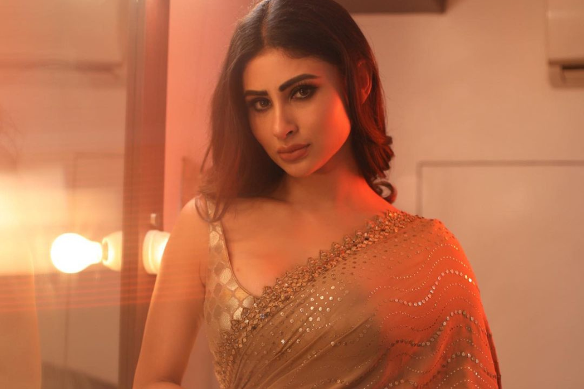 Mouni Roy In Her Bo*ld Glitter Saree Is A Sight To Swoon At