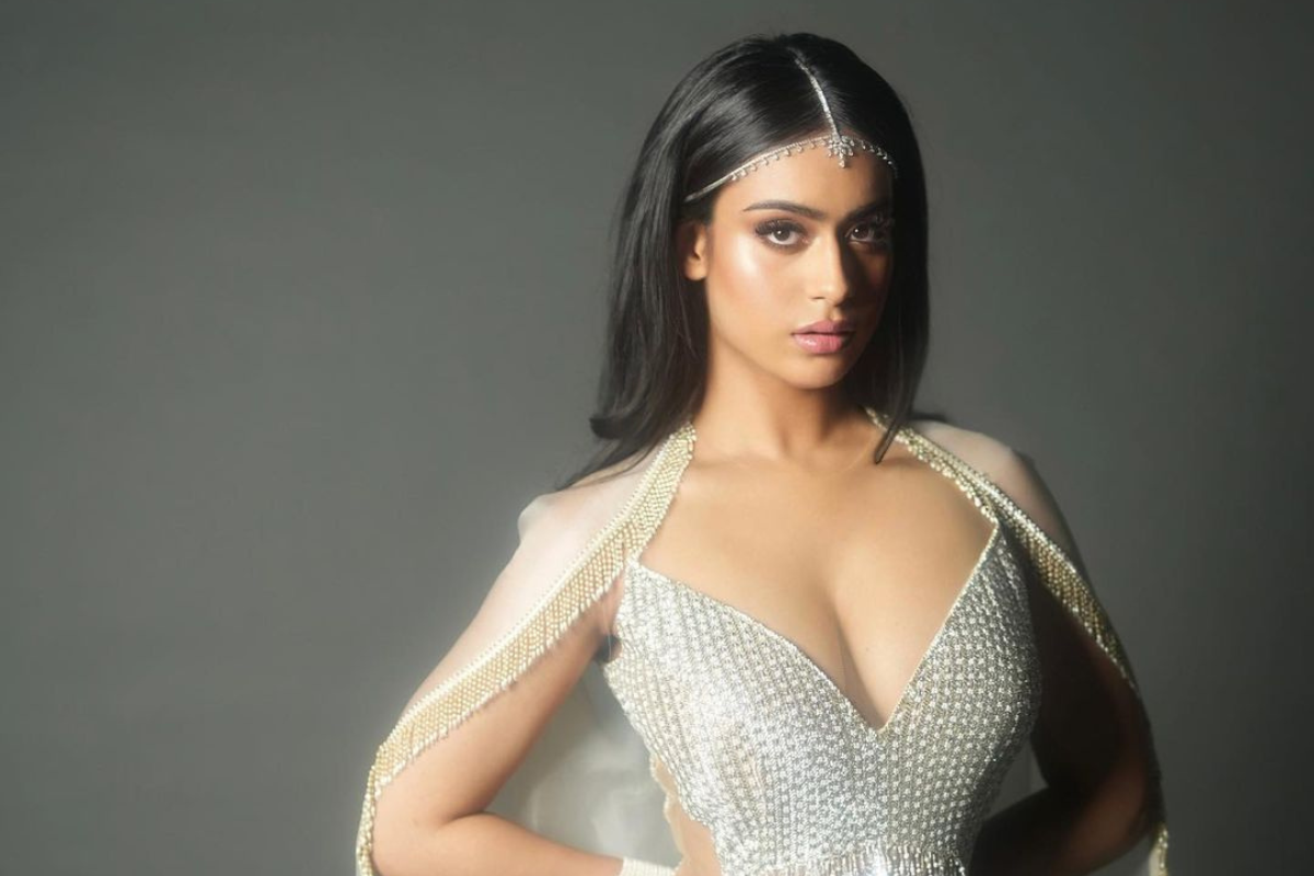 Nysa Devgan Gives Off, Back To 90s Vibe In Her Shimmery Silver Bo*ld Outfit