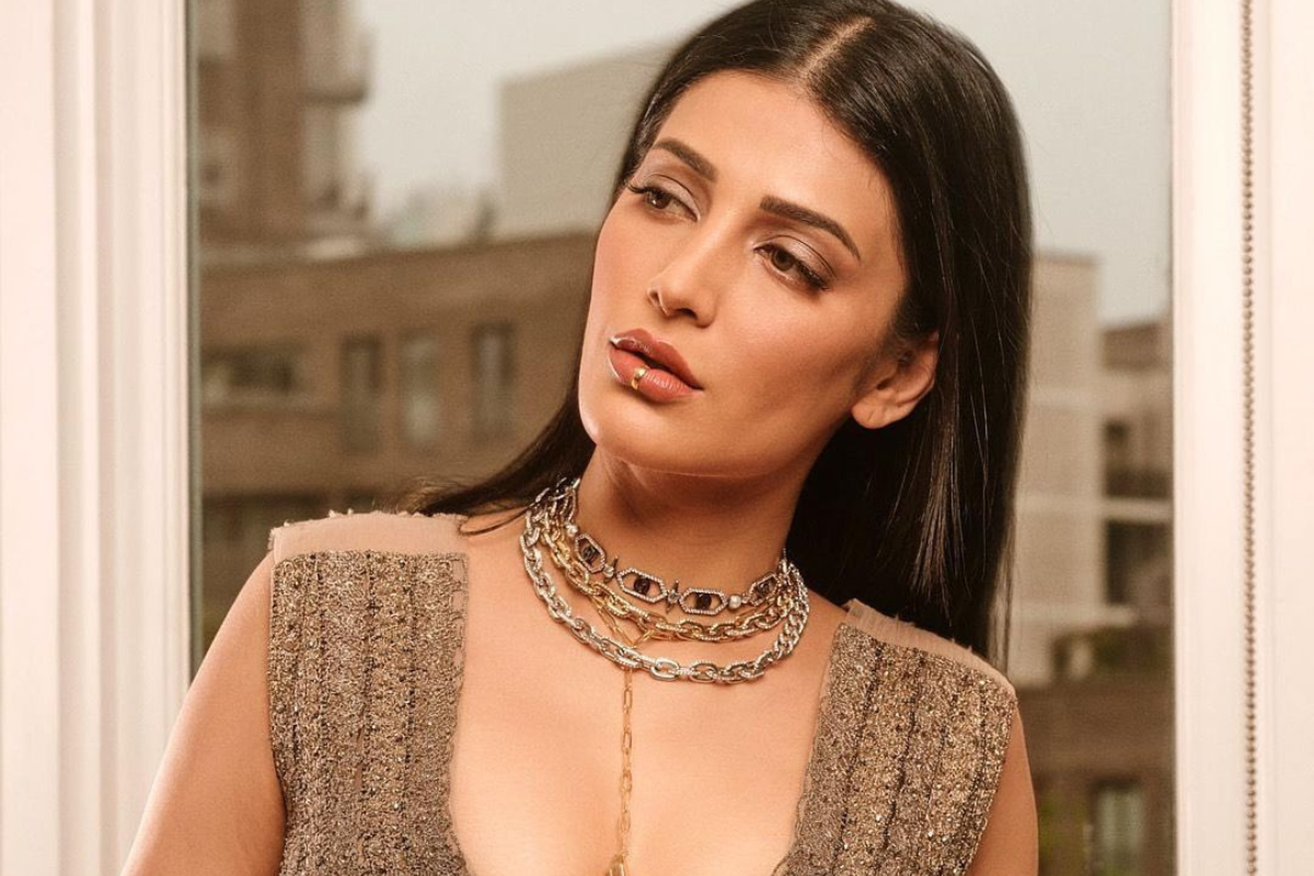 Shruti Haasan In Her Beige Bo*ld Sparkly Co-ord Is A Sight To Behold