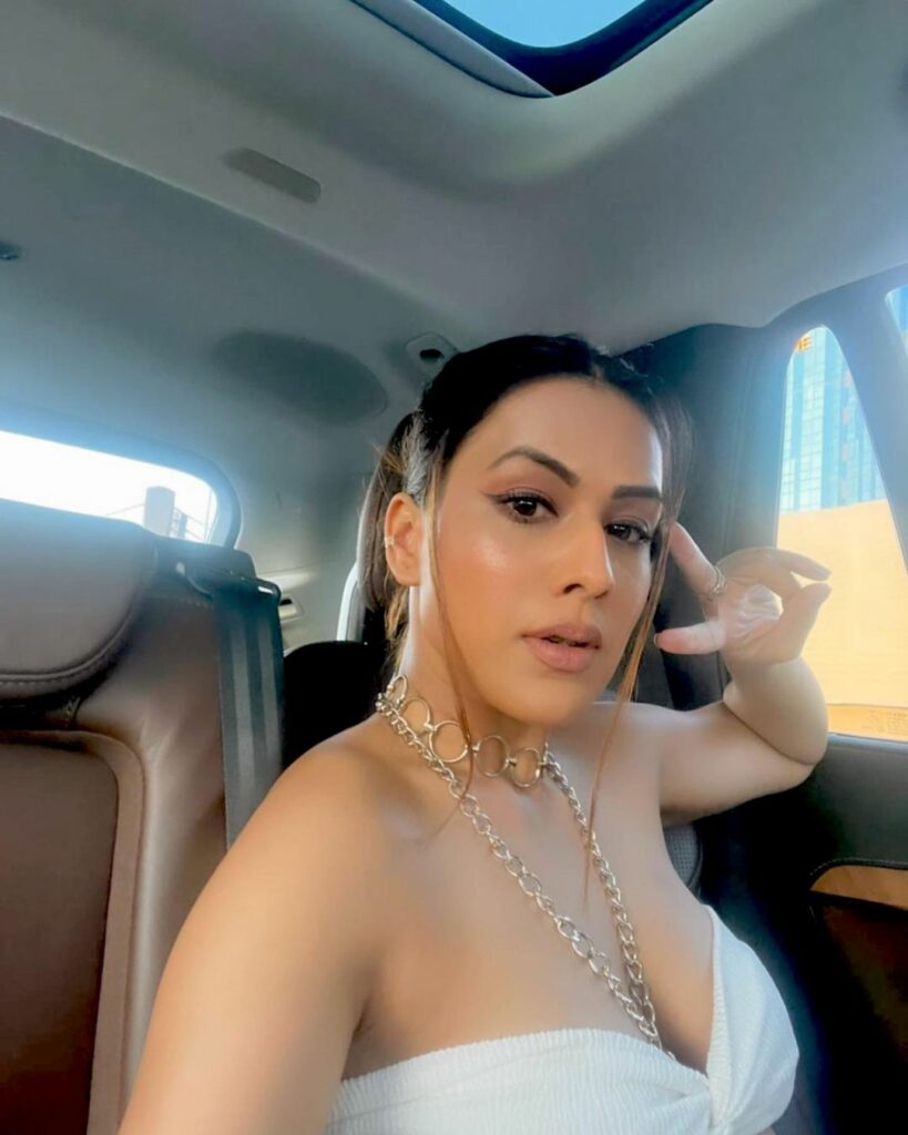 Nia Sharma sexy