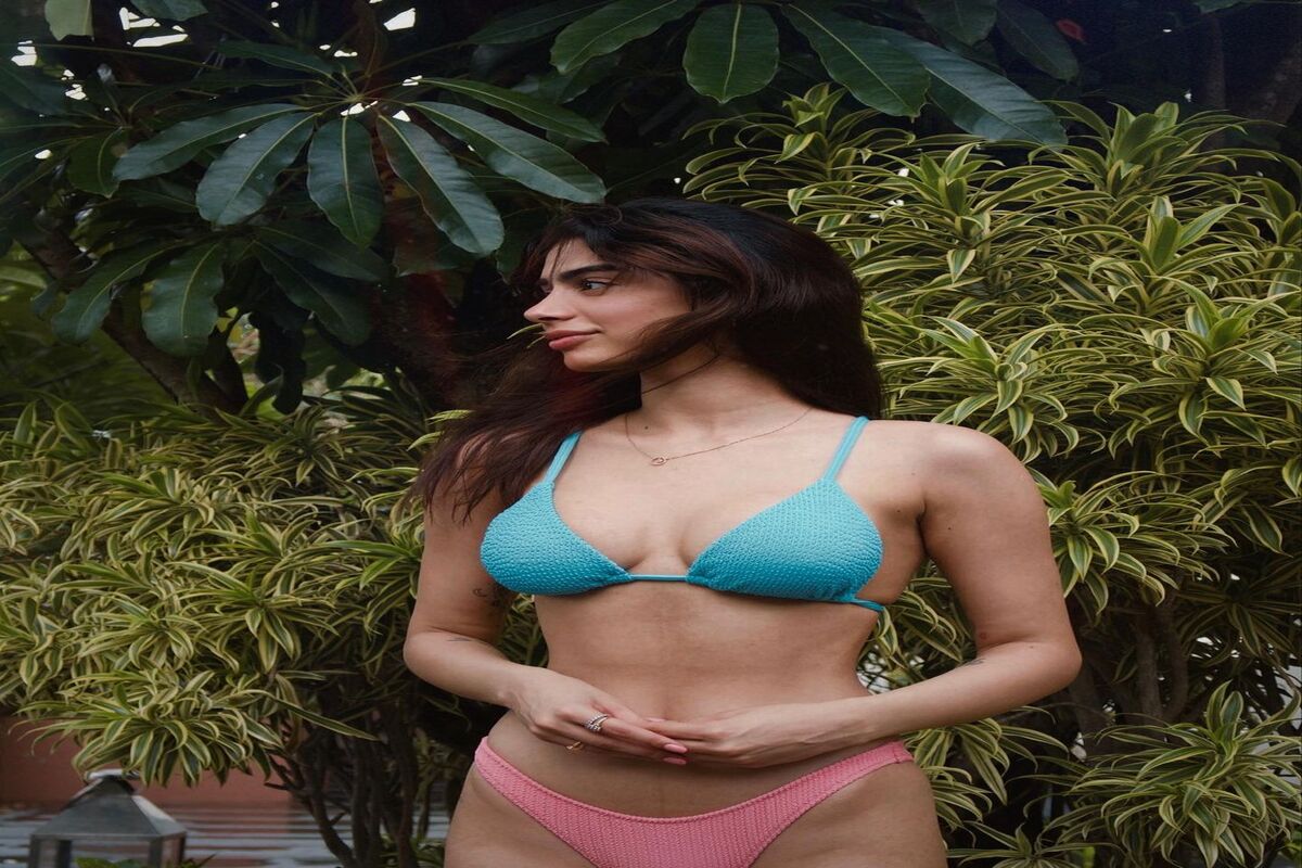 Khushi Kapoor Stuns In Her Pastel Pink and Blue Bikini