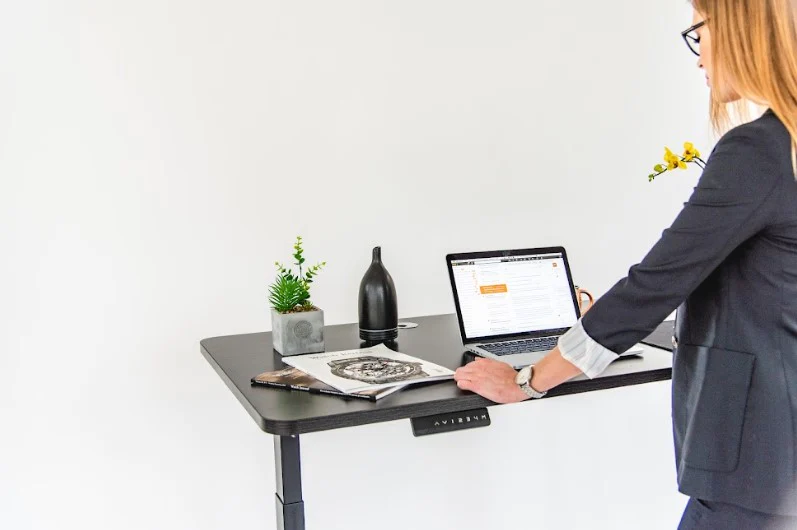 Unveiling the Truth: Can Standing Desks Alleviate Back Pain?