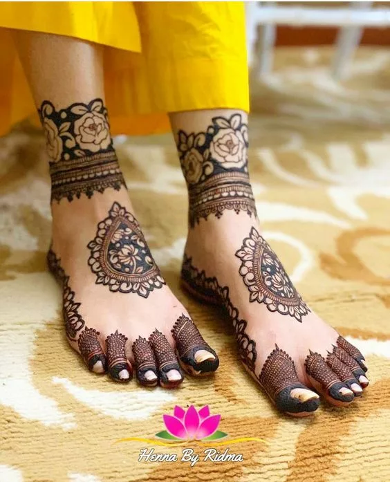 best Karwa Chauth Leg Mehndi Designs