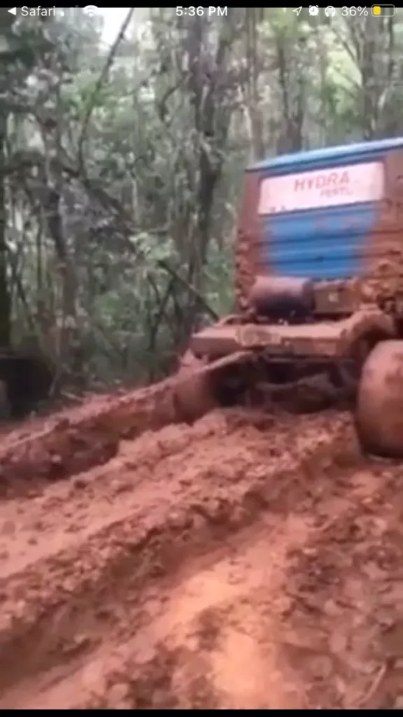 Jeep Stuck In Mud Chain Break Incident