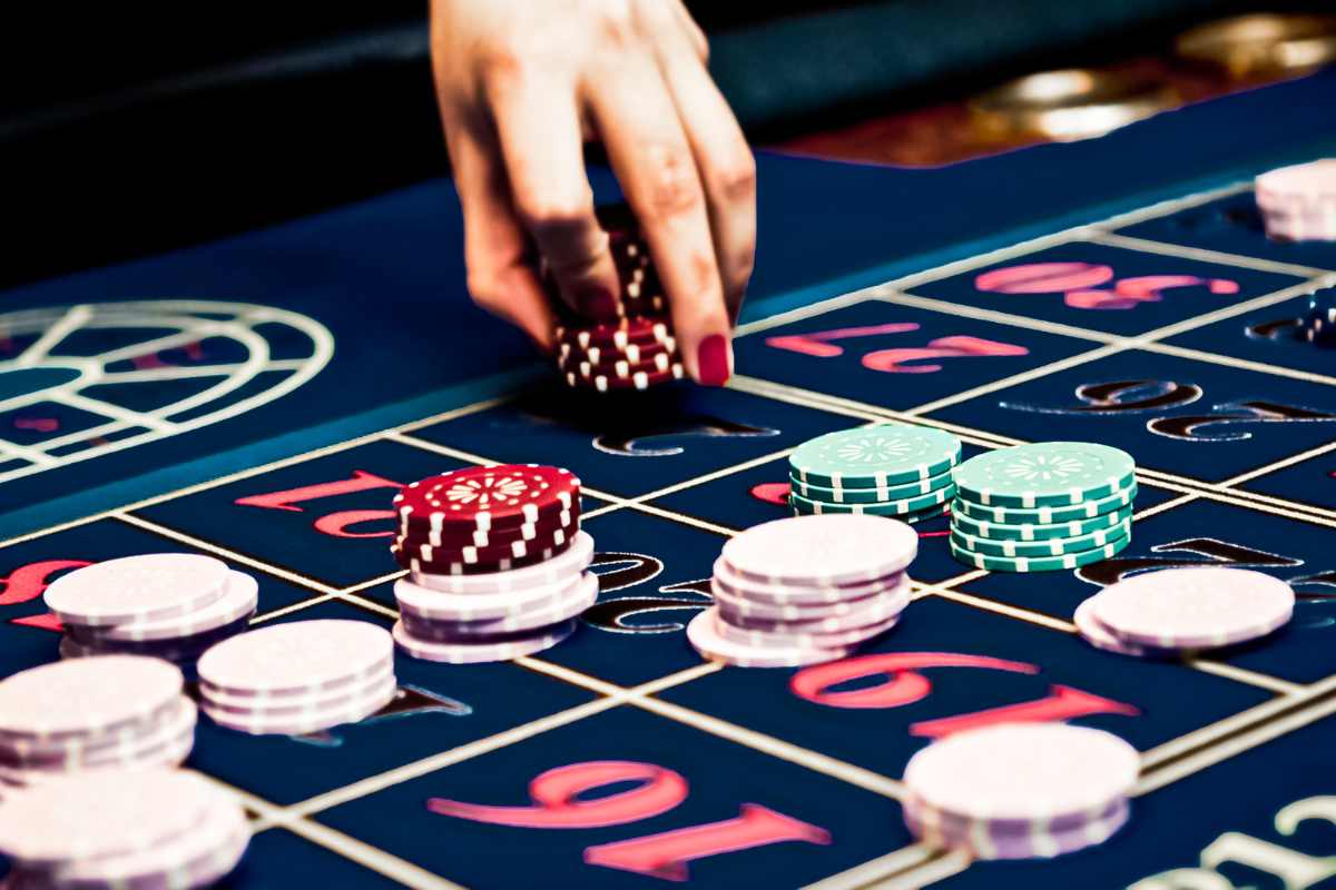 Betting on Success: The Parallel Worlds of Baccarat and Financial Strategy