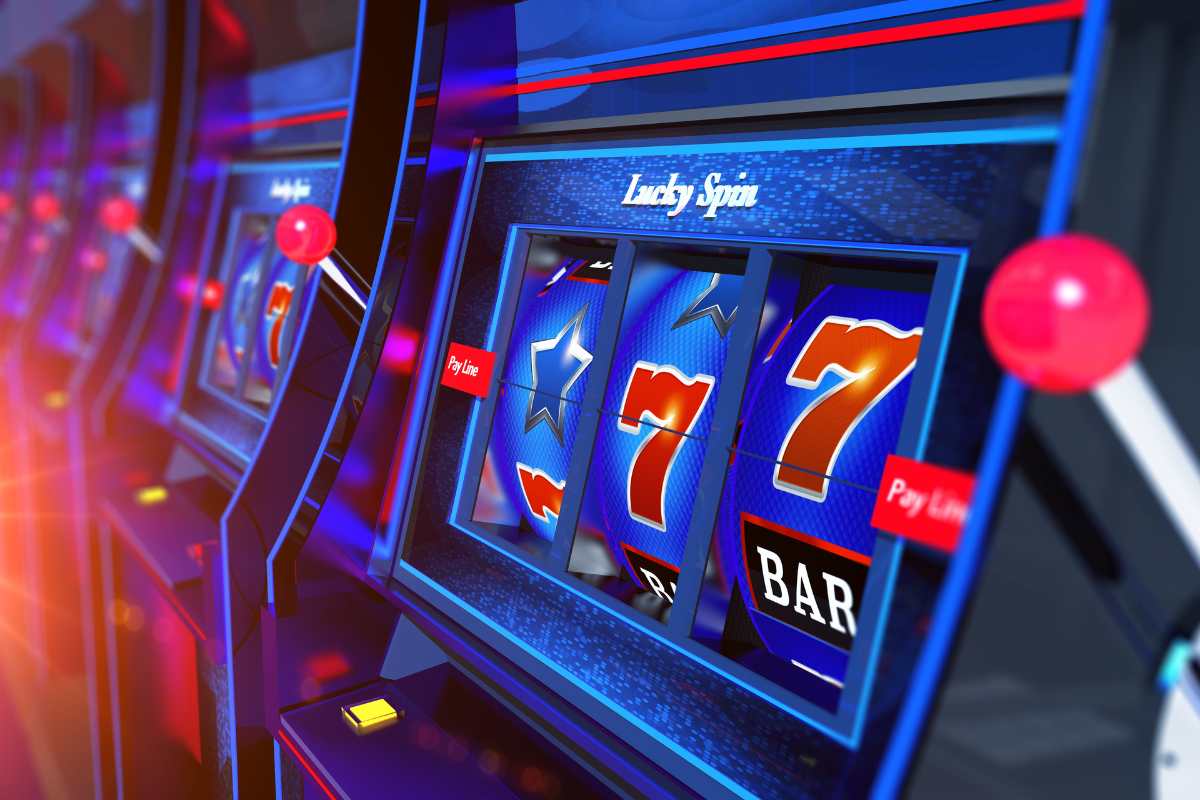 Possibilities of Playing Slots via App and Mobile Site