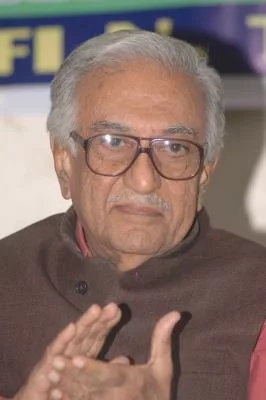 Ameen Sayani, the voice of radio's golden era, passes away at age 91 (Ld)