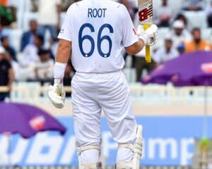 4th Test: Root leads fightback with unbeaten century to carry England past 300 (ld)