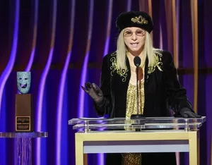 Barbra Streisand gets SAG Lifetime Achievement Award & standing ovation