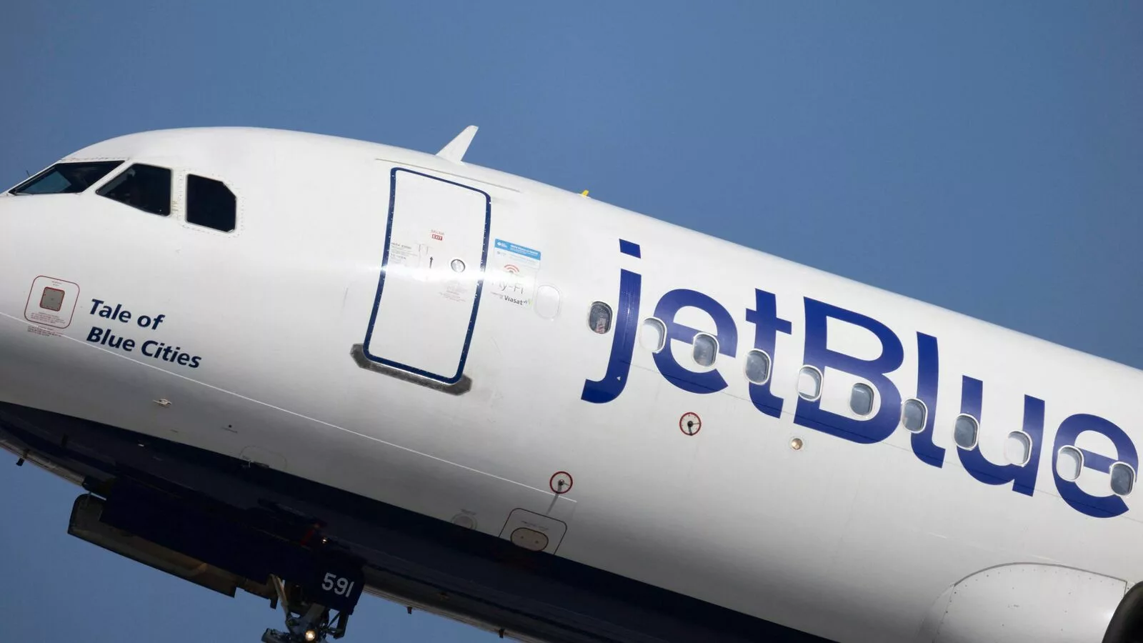 JetBlue Airways stock outperforms US markets, soars over 11% after Carl Icahn takes stake in airline