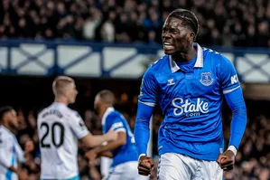 Premier League: Onana's late header moves Everton out of relegation zone