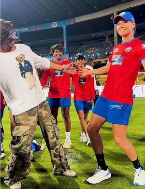 SRK strikes iconic pose with Australian cricketer Meg Lanning at WPL opener