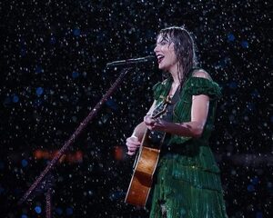 Taylor Swift's Sydney gig evacuated after lightning storm