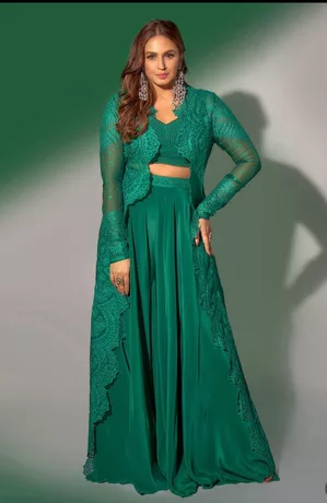 Huma Qureshi in her 'queen era', flaunts green look for 'Maharani 3' promos