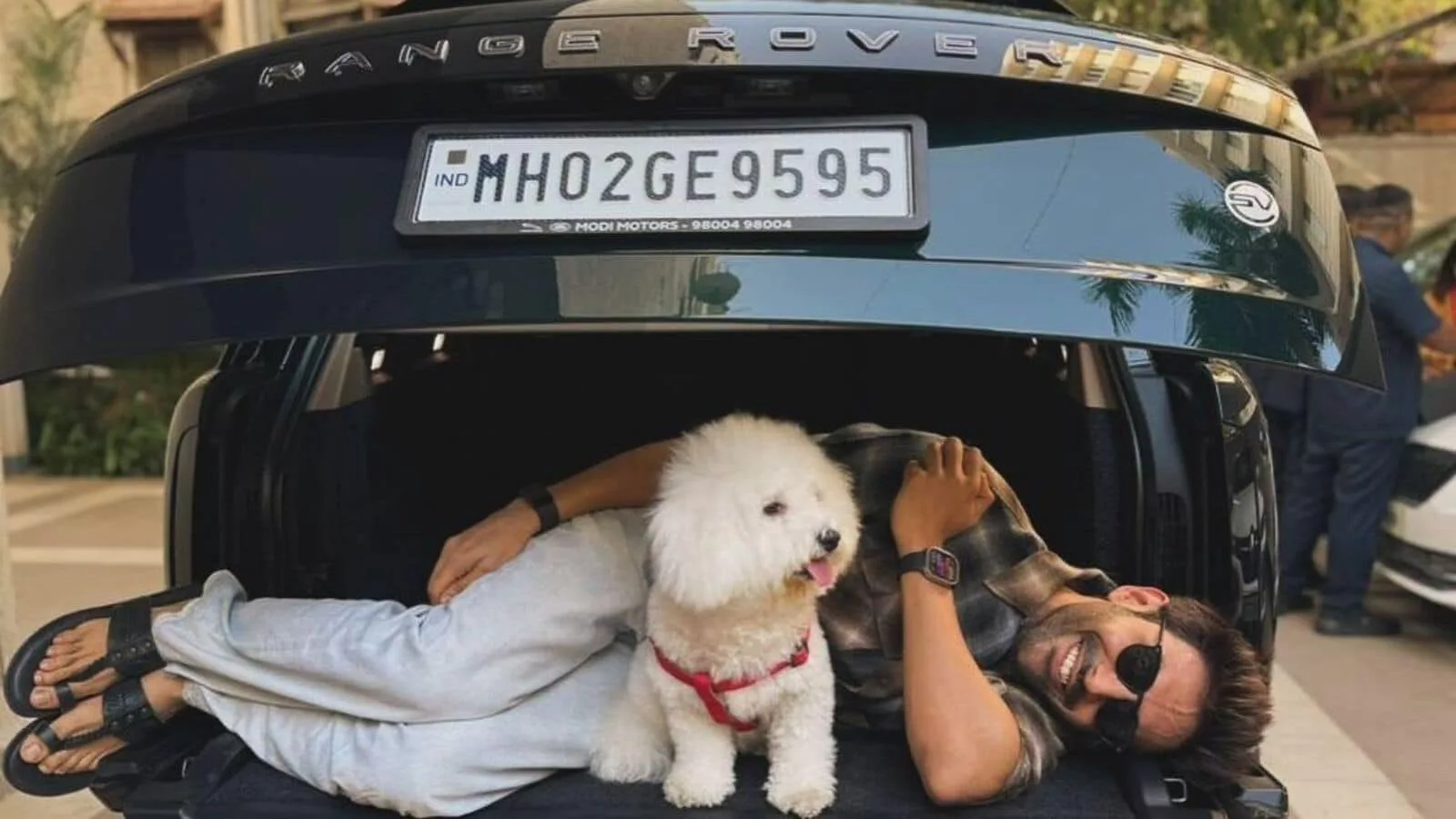 Actor Kartik Aaryan adds the uber-luxurious Range Rover SV worth ₹4.17 crore