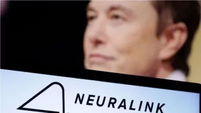 Musk showcases first person playing video games just by thinking