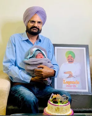 Sidhu Moose Wala's parents have a baby boy; father thanks well-wishers