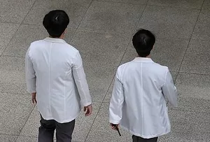 South Korean vows to speed up medical reform despite walkout by trainee doctors