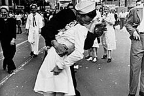 V-J Day Kiss Photo Memo Controversy Goes Viral, RimaAnn Nelson Issues Memo For Banning the Image