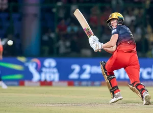 WPL 2024: Ellyse Perry’s magnificent 66 takes RCB to 135/6 against Mumbai Indians