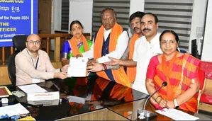 K’taka BJP rebel Eshwarappa files nomination as Independent from Shivamogga