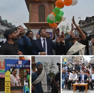 'Nukkad Natak' held at Srinagar's Lal Chowk to promote voter participation