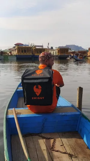 Swiggy now delivers to houseboats on Dal Lake in Srinagar