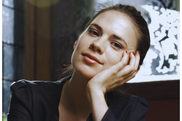 Hayley Atwell No-Makeup