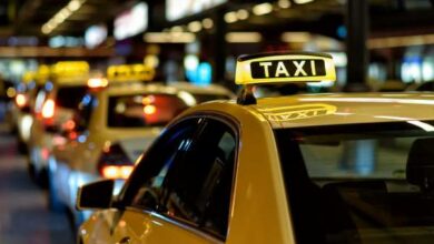 In a major victory for taxi drivers, a judge has ruled that the City of Ottawa was negligent when it allowed Uber to operate in 2014. The taxi industry has stated that this lawsuit win is a 'great victory'. The lawsuit was filed against the City of Ottawa over its handling of Uber's entry into the market 10 years ago. One of the plaintiffs in the class action lawsuit said that the rulings made on Monday were a great day for the taxi industry. A judge from the Ontario Superior Court observed that the City of Ottawa was neglectful in its enforcement of the city's taxi by-law, which proved to be detrimental to the city’s established taxi industry. The lawsuit was filed by Marc Andre Way, president and CEO of Coventry Connections, Metro Taxi Ltd, and taxi plate holder Iskhak Mail, who filed the class action lawsuit on behalf of taxi plate holders in the city, naming the City of Ottawa as the defendant in 2016. The lawsuit alleged that the City of Ottawa had contravened the Charter rights of plate holders and that the city's taxi bylaw constituted an unlawful tax. Marc Andre Way, who is also the president of the Canadian Taxi Association, said he is very pleased with the ruling that found the City negligent in its handling of Uber's emergence in the market. Way said, "This is a great victory for the industry and the rule of law. It shows that big tech, a big company, can't just walk into a city and disrupt an industry to the point where it's almost decimated." Justice Marc Smith ruled that while the City was negligent in its enforcement of the 2012 taxi bylaw, it did not infringe upon the Charter rights of taxi drivers, nor did the fees collected under the taxi bylaw constitute an unlawful tax. Justice Smith wrote, "The City's response to Uber's arrival was negligent, causing harm to the taxi industry. The City capitulated to Uber's bullying tactics when it entered the Ottawa market." Uber started its operations in Ottawa in 2014, and according to taxi drivers, its arrival disrupted the well-established taxi sector and its business. Uber was also operating outside the framework of the taxi bylaw, enabling it to gain undue advantages compared to the local taxi sector. The taxi industry in Ottawa is heavily regulated, requiring taxi drivers to pay fees to operate.