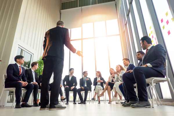 How to Hold Effective Corporate Meetings: Boosting Office Productivity